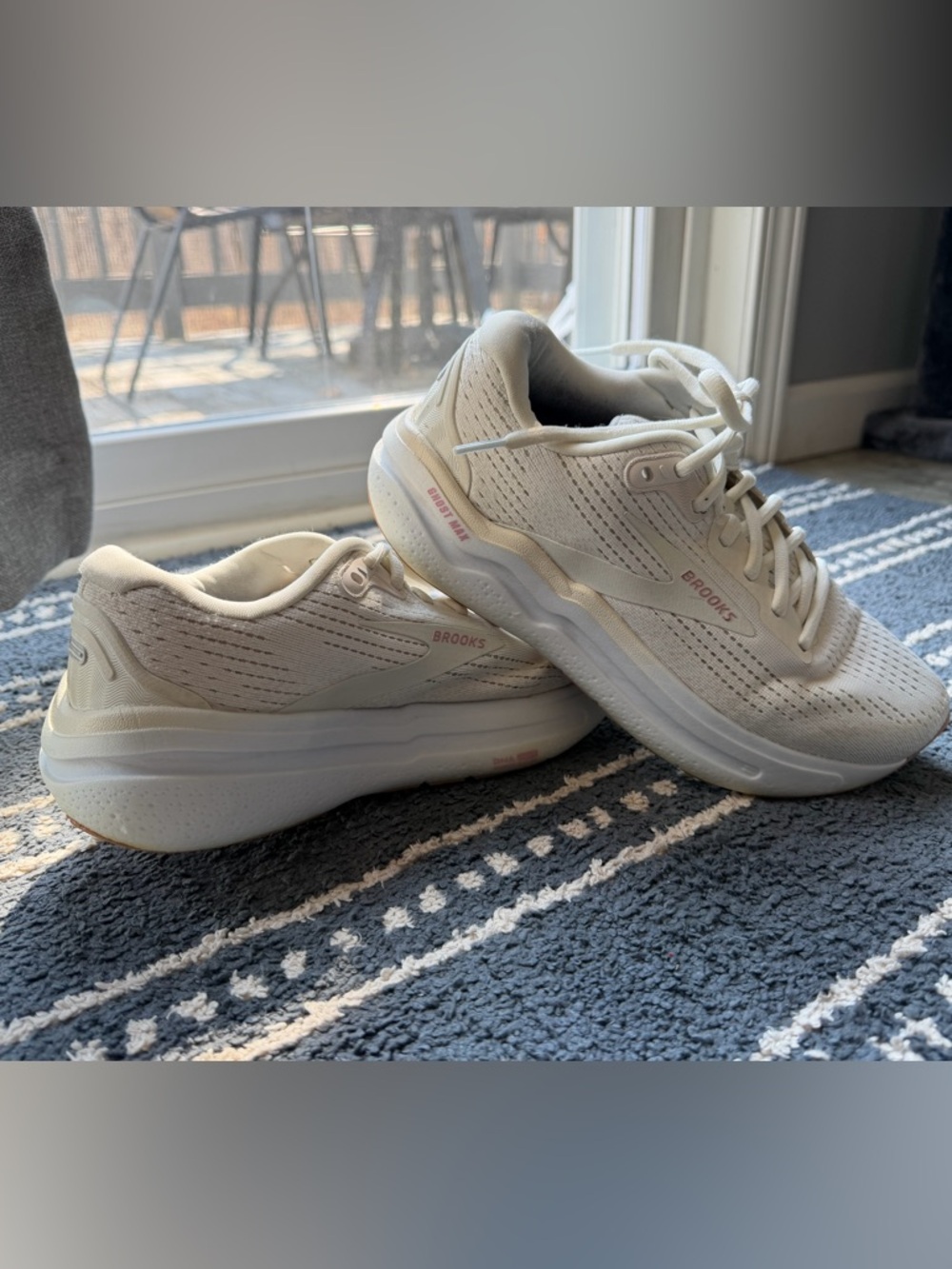 Brooks White and Light Blue Women's Running Sneakers